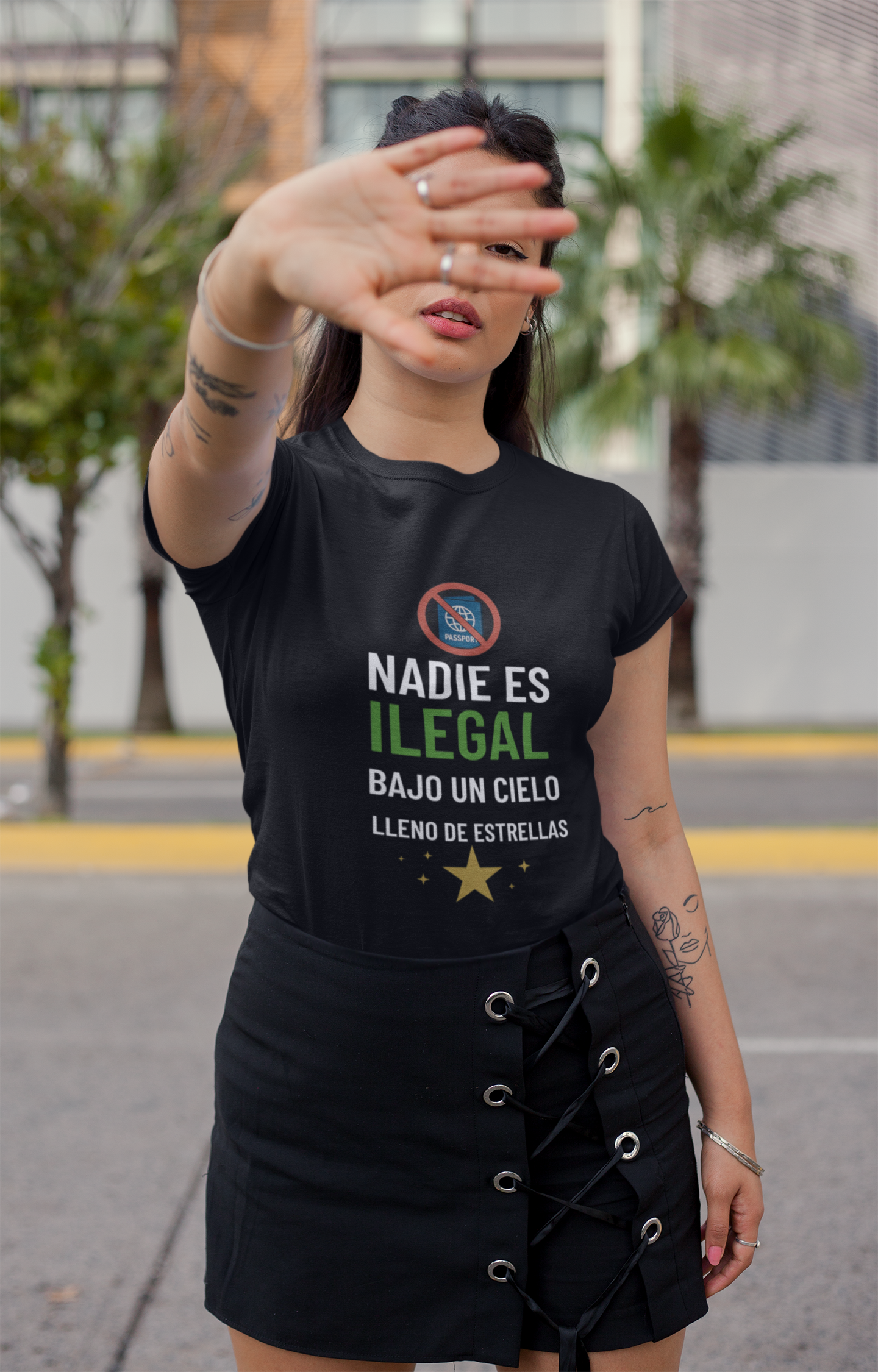 "Nadie es Ilegal bajo un Cielo Estrellado" –Camiseta