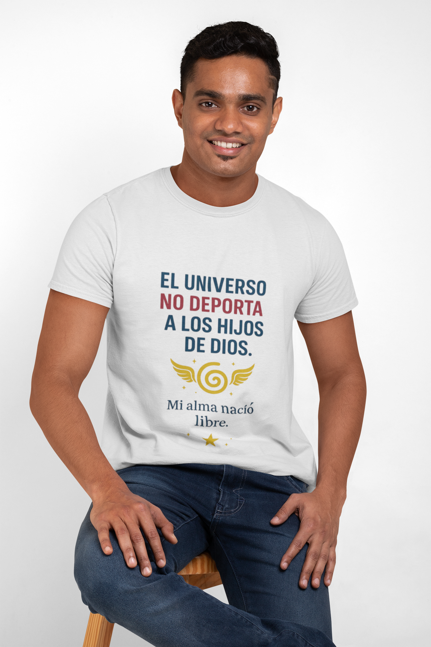 El Universo No Deporta a los Hijos de Dios Camisa Unisex de Algodon